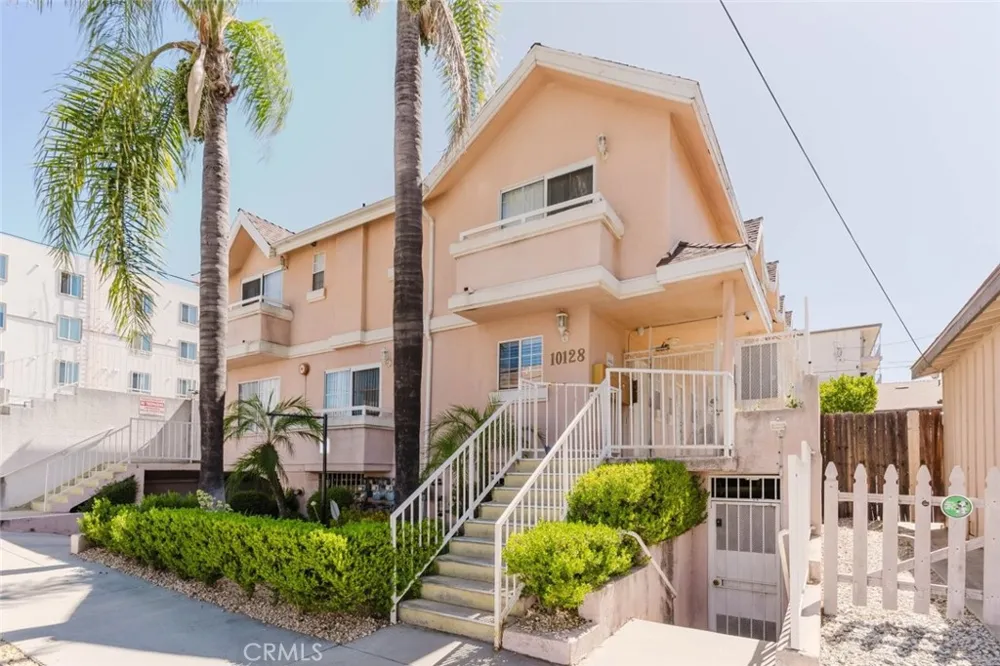 10128 Hillhaven Avenue #101 Tujunga, CA 91042