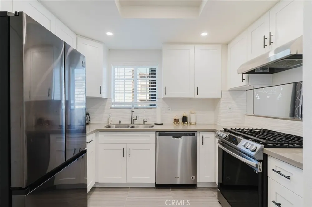 10128 Hillhaven Avenue #101 Tujunga, CA 91042