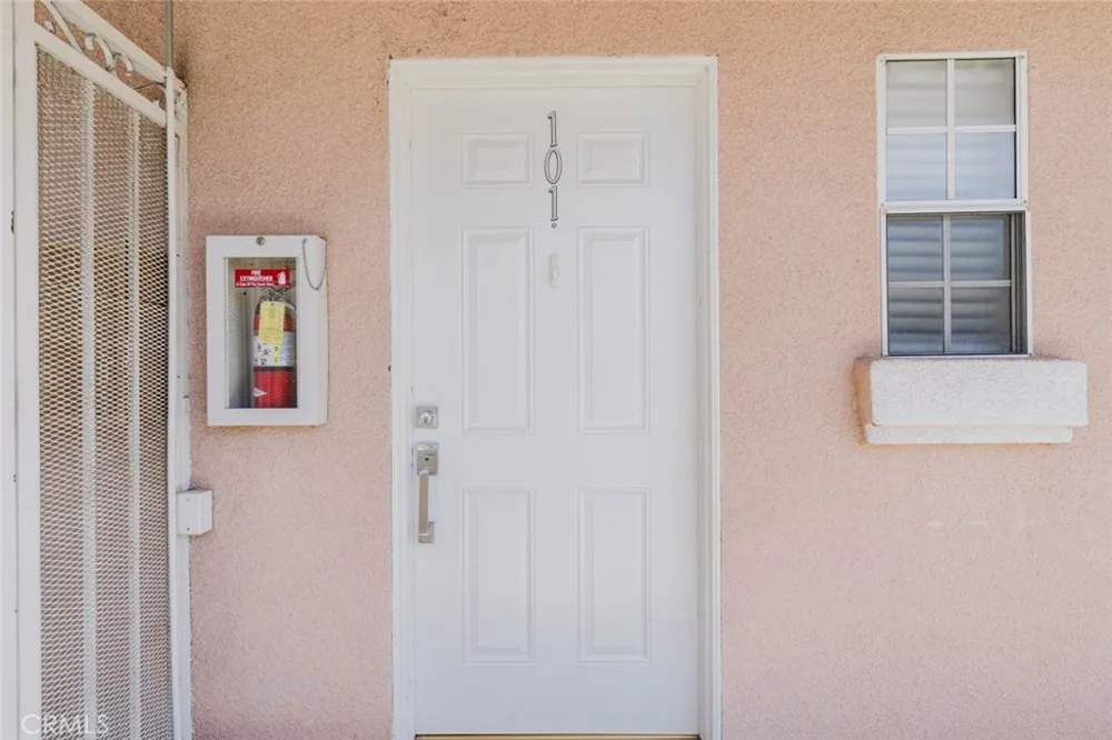 10128 Hillhaven Avenue #101 Tujunga, CA 91042