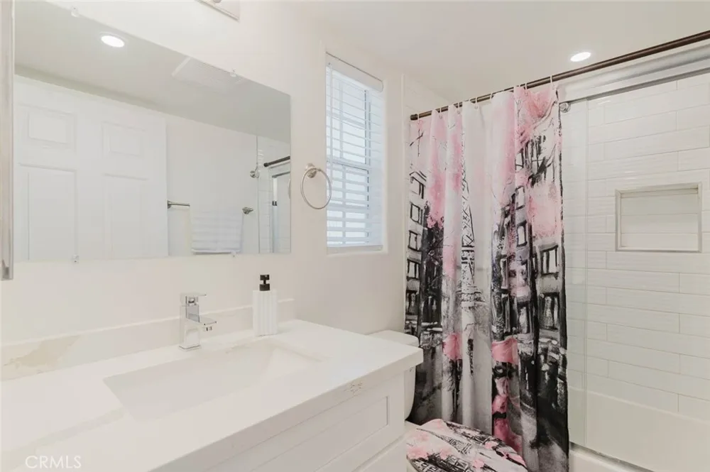 10128 Hillhaven Avenue #101 Tujunga, CA 91042