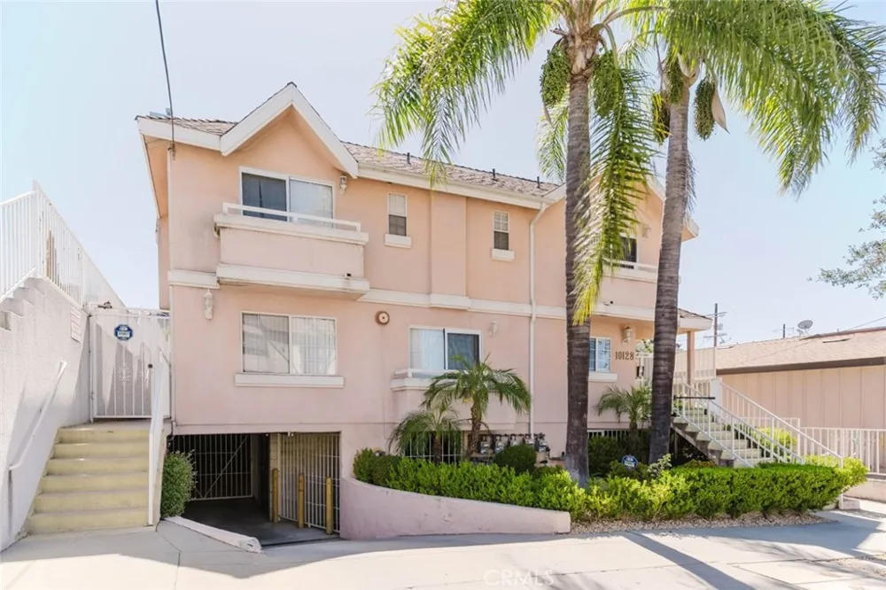 10128 Hillhaven Avenue #101 Tujunga, CA 91042