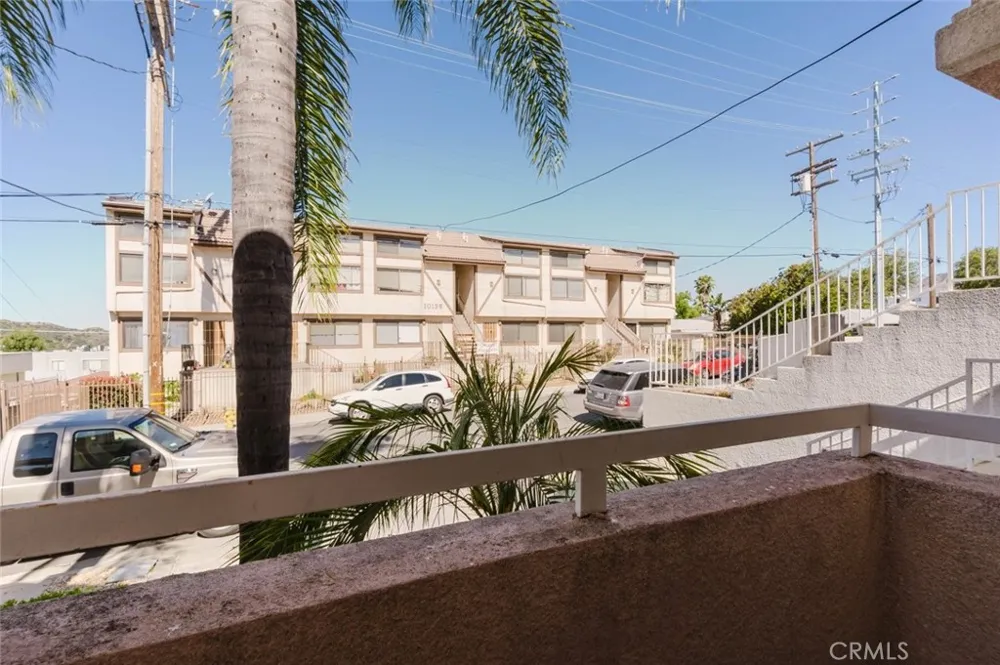 10128 Hillhaven Avenue #101 Tujunga, CA 91042
