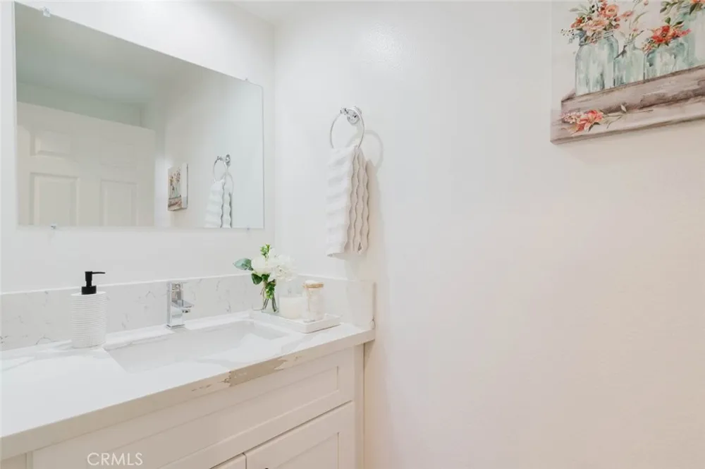 10128 Hillhaven Avenue #101 Tujunga, CA 91042