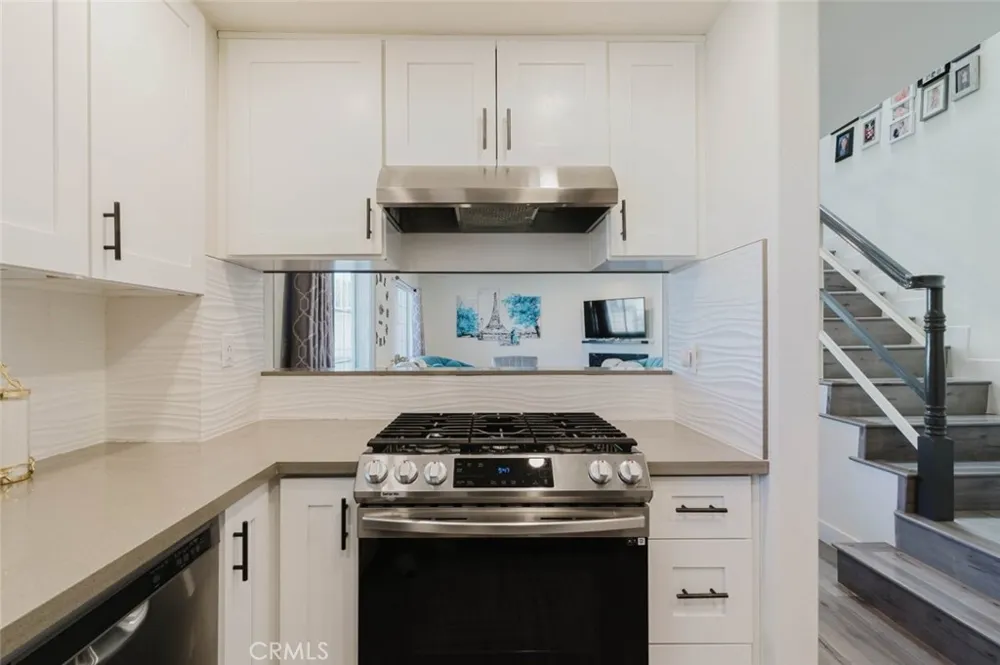 10128 Hillhaven Avenue #101 Tujunga, CA 91042