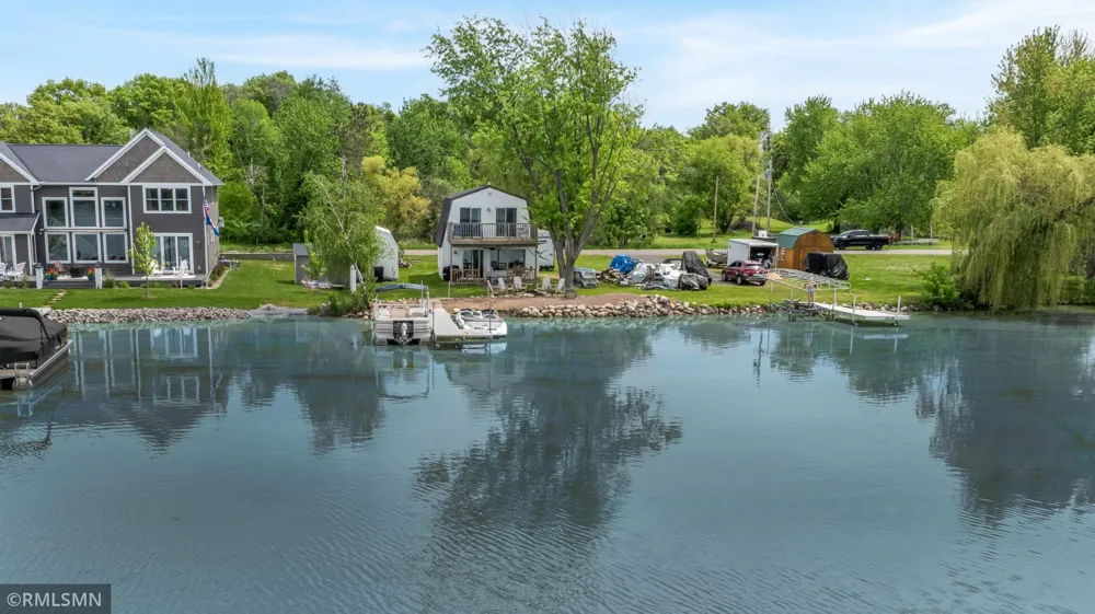 28584 Lakewood Drive NW Isanti, MN 55040