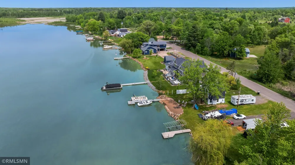 28584 Lakewood Drive NW Isanti, MN 55040