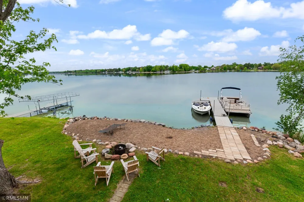 28584 Lakewood Drive NW Isanti, MN 55040