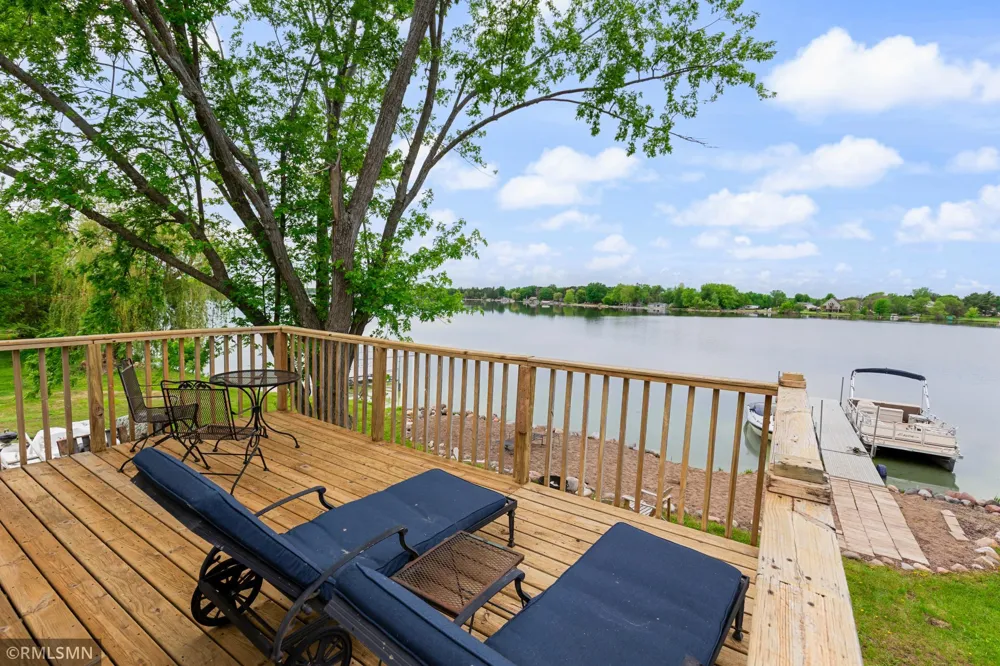 28584 Lakewood Drive NW Isanti, MN 55040