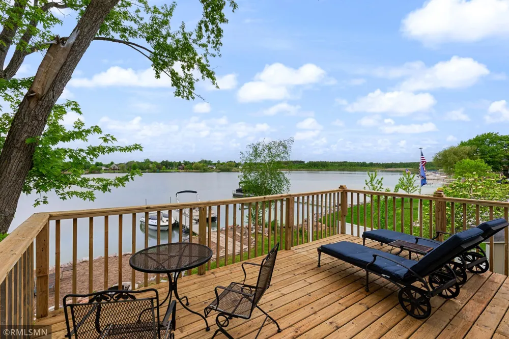 28584 Lakewood Drive NW Isanti, MN 55040
