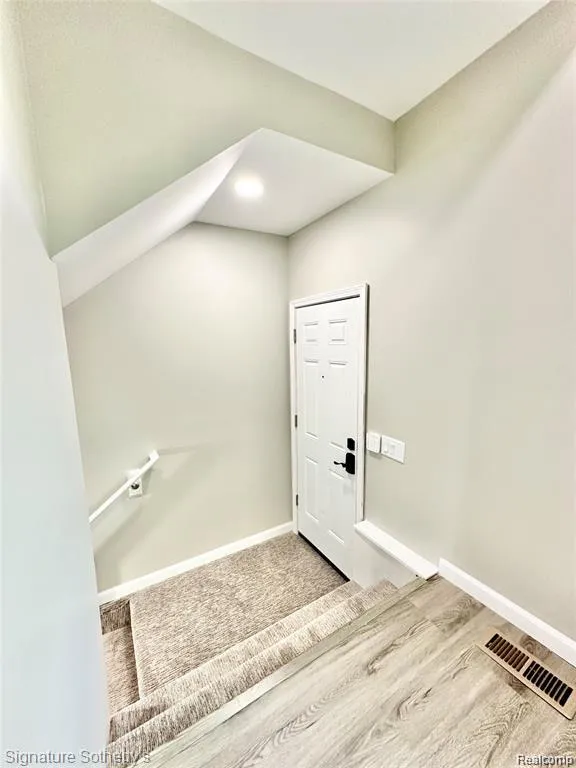 442 Ardmore Drive Ferndale City, MI 48220