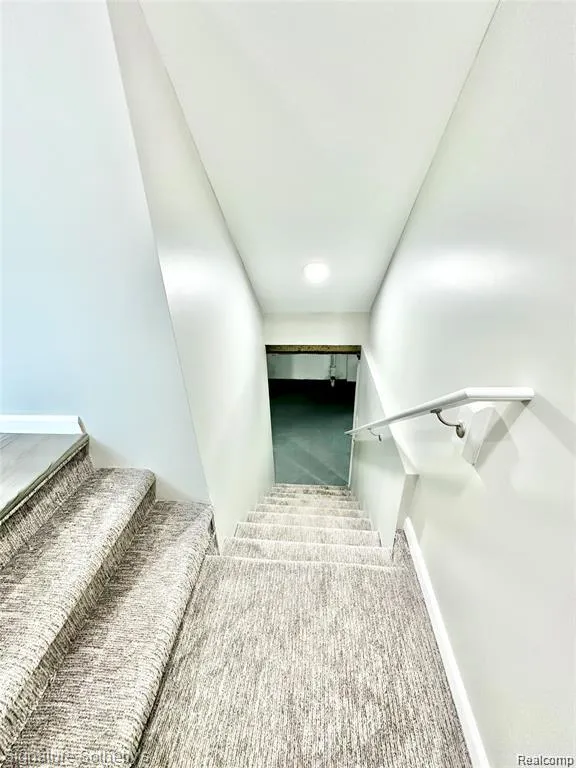 442 Ardmore Drive Ferndale City, MI 48220