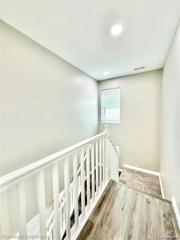 442 Ardmore Drive Ferndale City, MI 48220