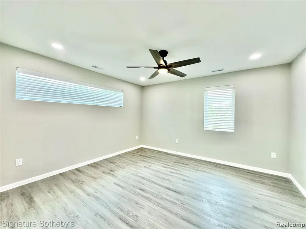 442 Ardmore Drive Ferndale City, MI 48220