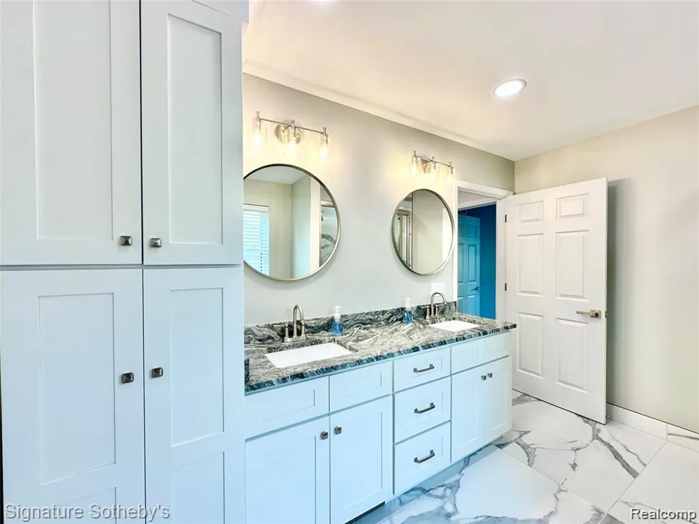 442 Ardmore Drive Ferndale City, MI 48220