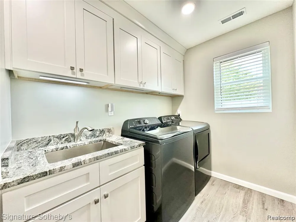 442 Ardmore Drive Ferndale City, MI 48220
