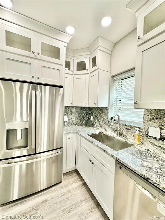 442 Ardmore Drive Ferndale City, MI 48220