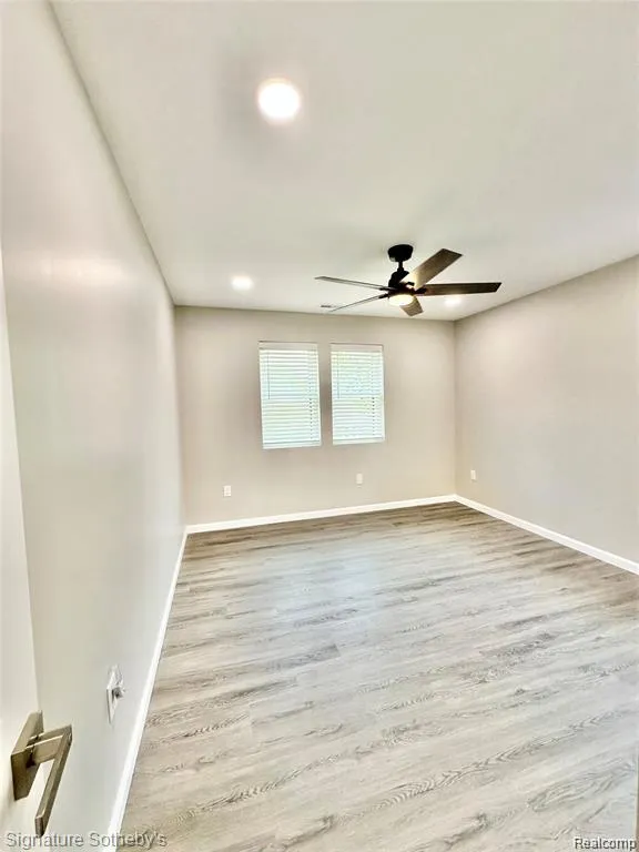 442 Ardmore Drive Ferndale City, MI 48220