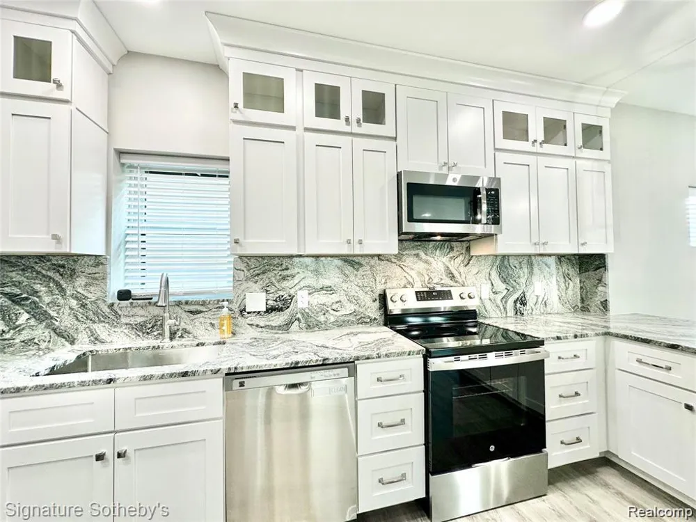 442 Ardmore Drive Ferndale City, MI 48220