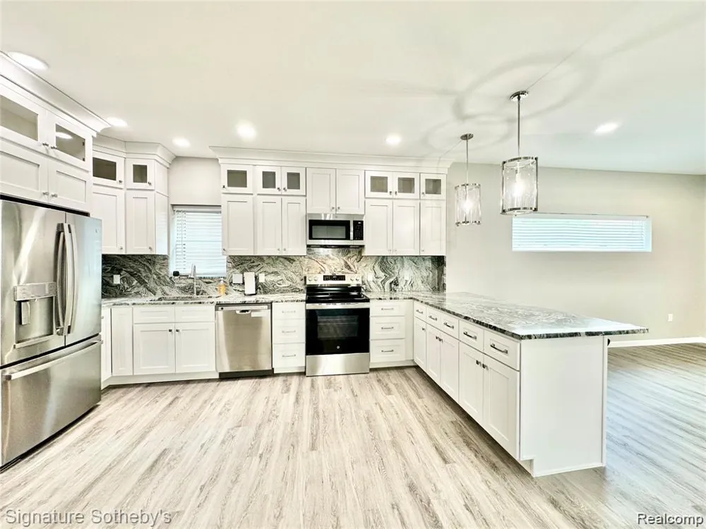 442 Ardmore Drive Ferndale City, MI 48220