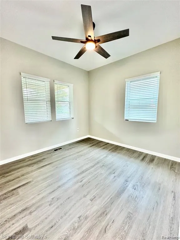 442 Ardmore Drive Ferndale City, MI 48220