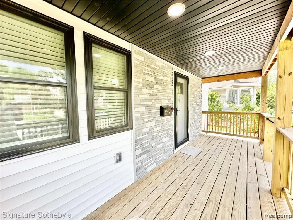442 Ardmore Drive Ferndale City, MI 48220
