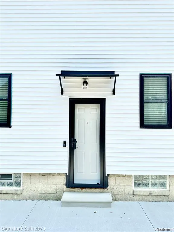 442 Ardmore Drive Ferndale City, MI 48220