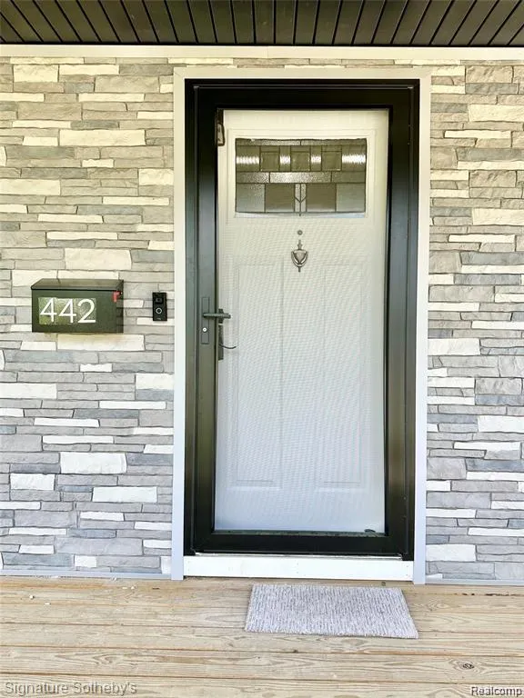 442 Ardmore Drive Ferndale City, MI 48220