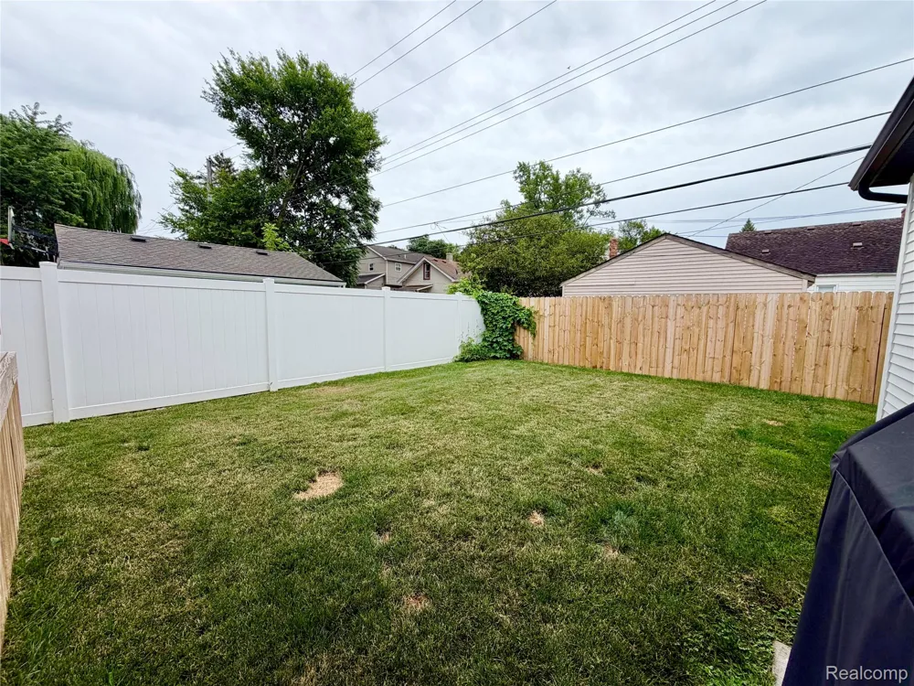 442 Ardmore Drive Ferndale City, MI 48220