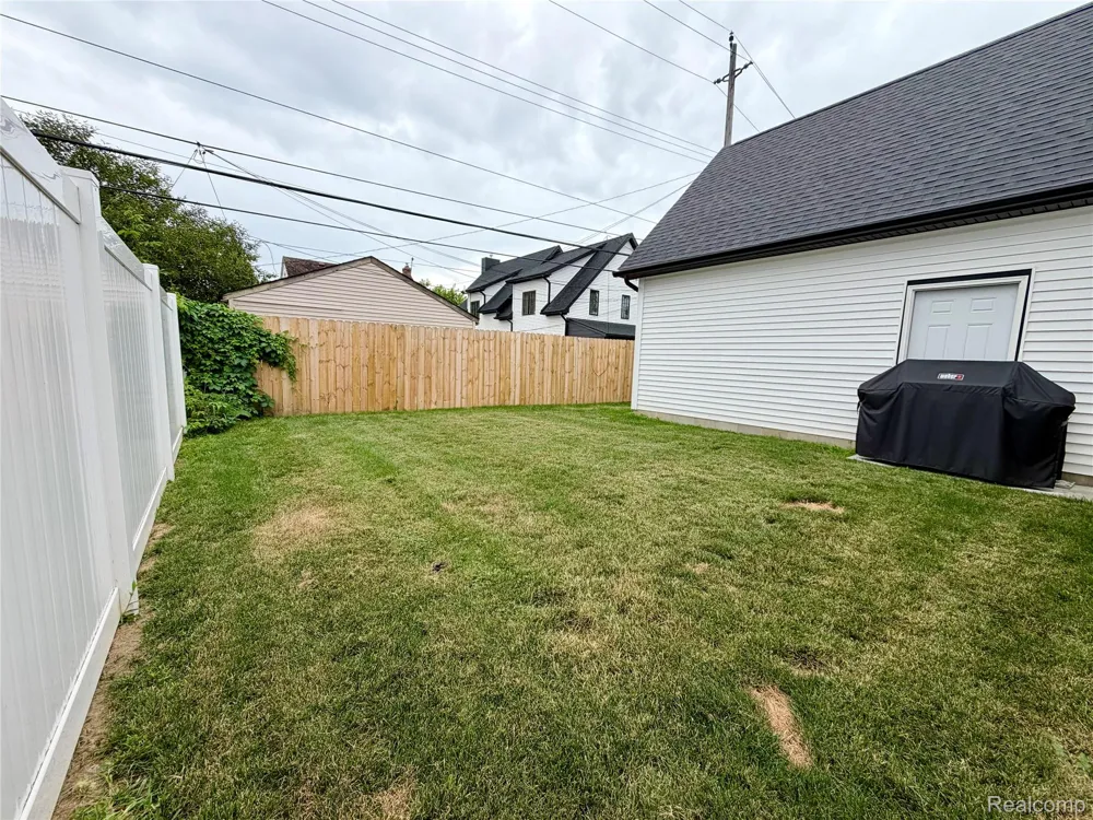 442 Ardmore Drive Ferndale City, MI 48220