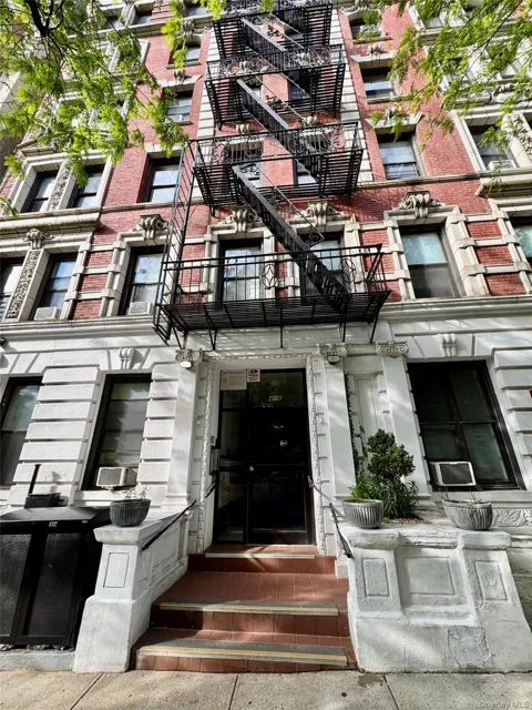 4-6 West 105th st ##5b