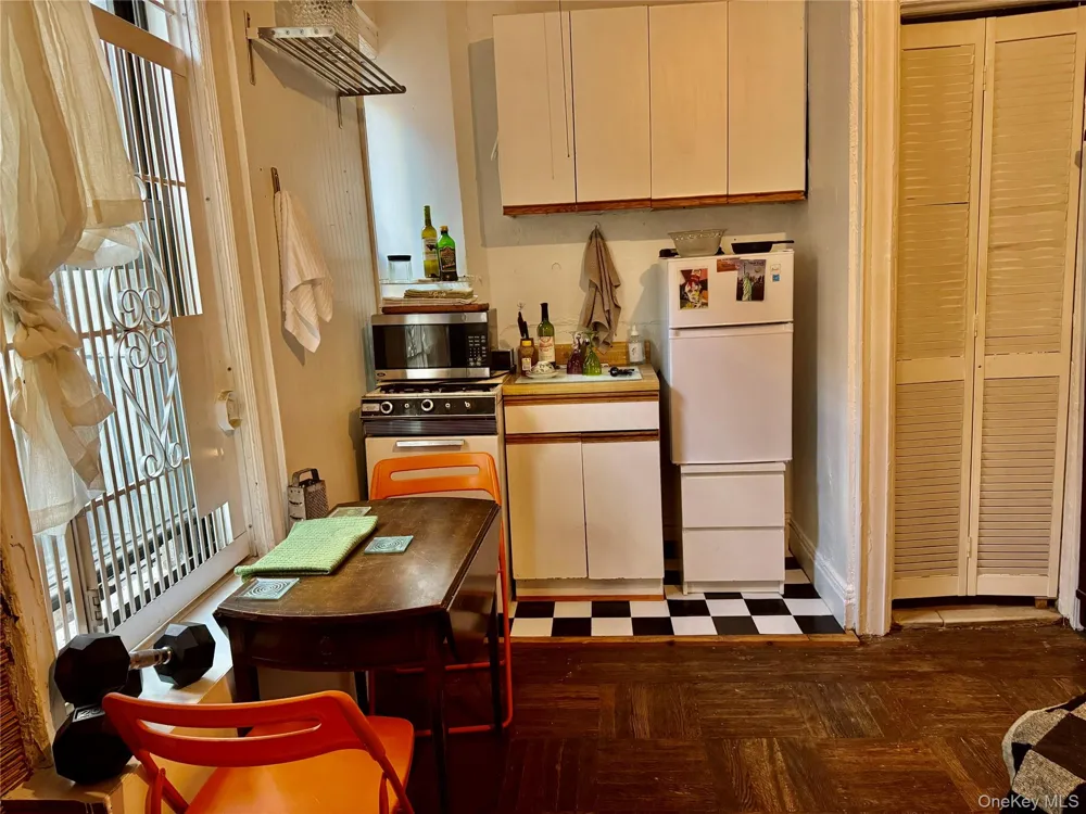 4-6 West 105th st ##5b New York (Manhattan), NY 10025