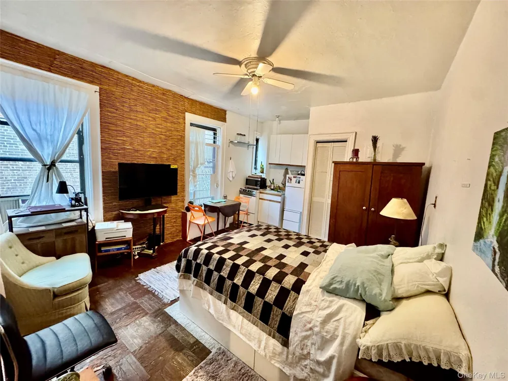 4-6 West 105th st ##5b New York (Manhattan), NY 10025