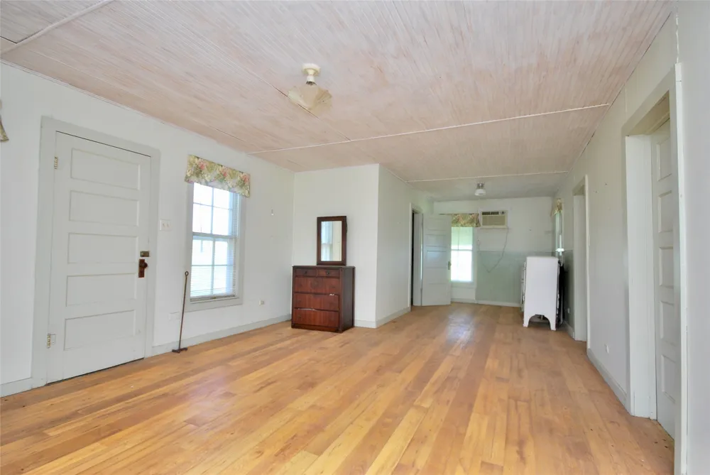 1070 Muehr Road Weimar, TX 78962
