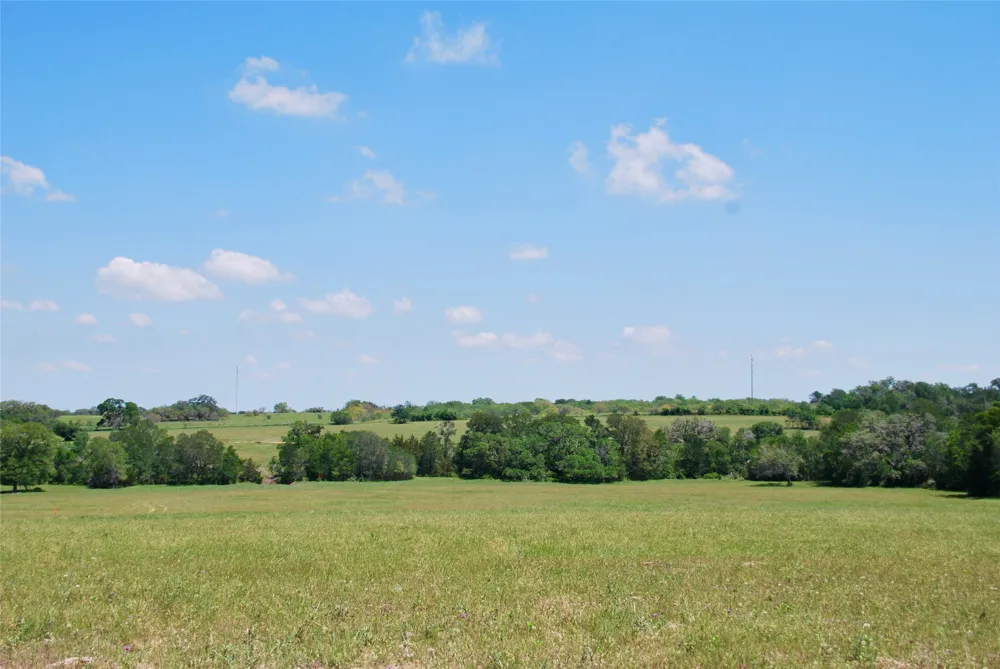 1070 Muehr Road Weimar, TX 78962