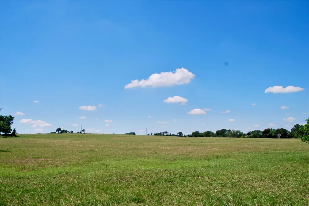 1070 Muehr Road Weimar, TX 78962
