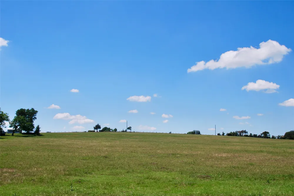 1070 Muehr Road Weimar, TX 78962