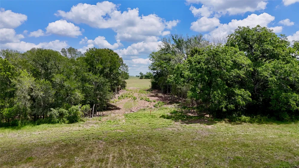 1070 Muehr Road Weimar, TX 78962