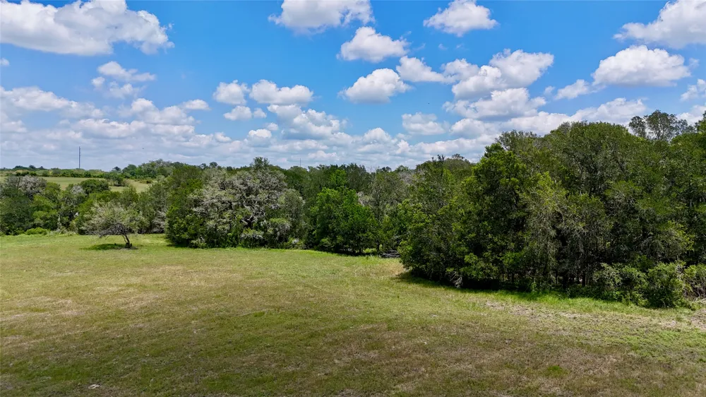 1070 Muehr Road Weimar, TX 78962