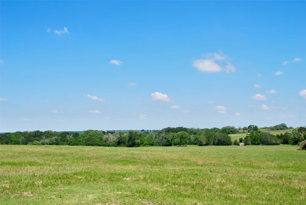 1070 Muehr Road Weimar, TX 78962