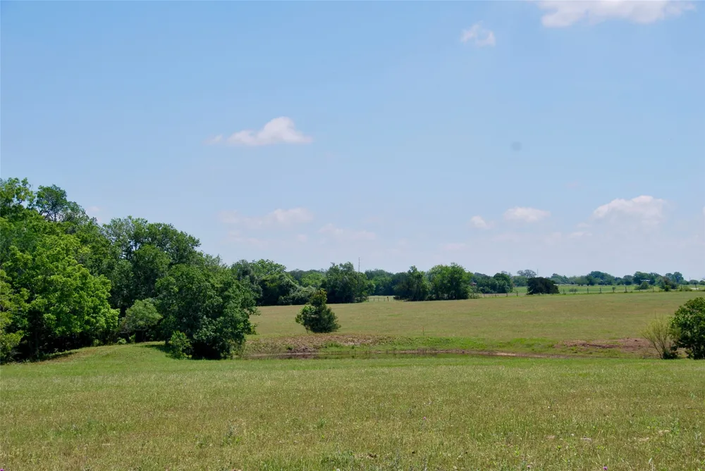 1070 Muehr Road Weimar, TX 78962