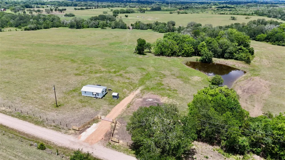 1070 Muehr Road Weimar, TX 78962