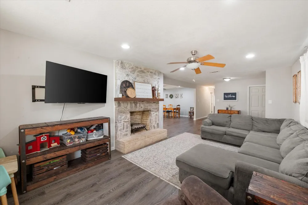 951 Faircrest Drive Fairfield, TX 75840