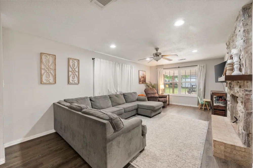 951 Faircrest Drive Fairfield, TX 75840