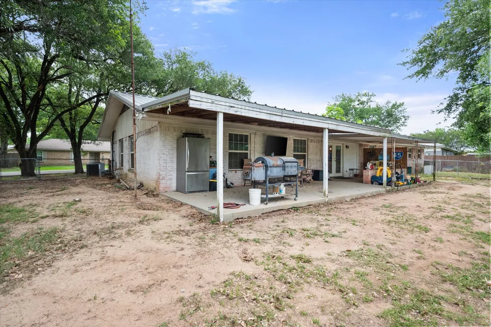 951 Faircrest Drive Fairfield, TX 75840