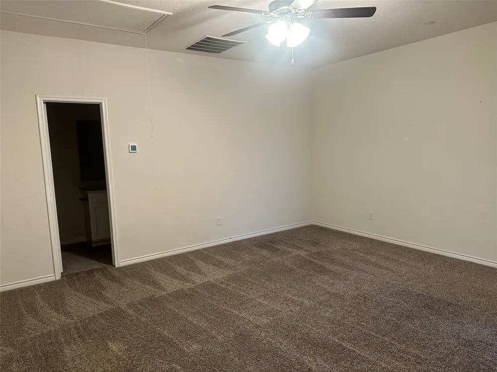 2402 Siskiyou Street Lewisville, TX 75056