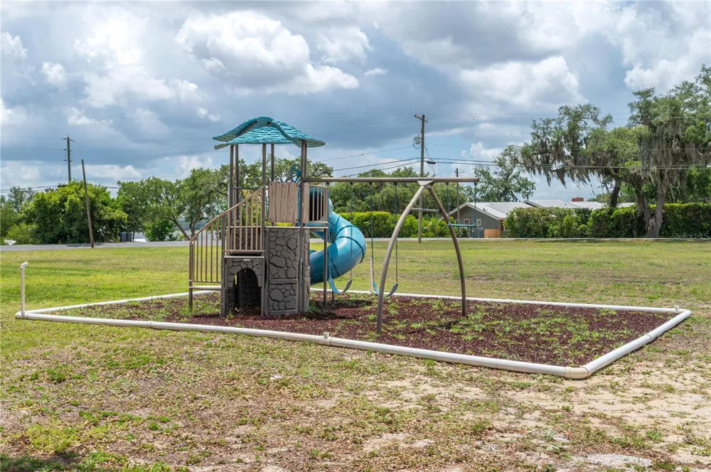 1325 THORNBURG ROAD Babson Park, FL 33827