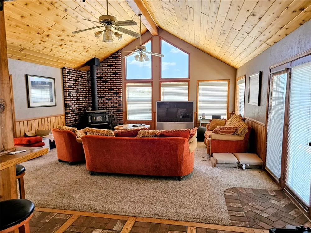 2831 Cygnet Pinon Hills, CA 92372