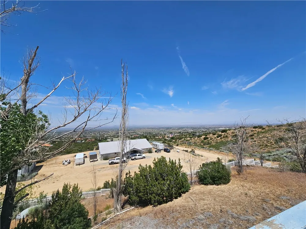 2831 Cygnet Pinon Hills, CA 92372