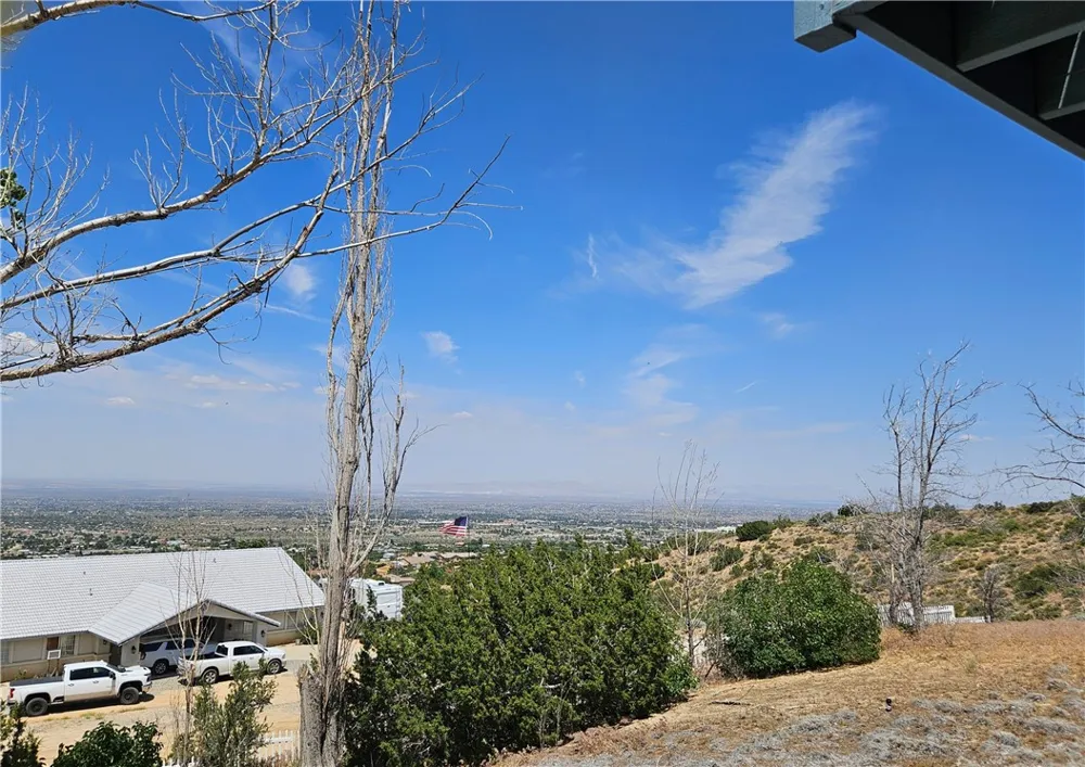 2831 Cygnet Pinon Hills, CA 92372