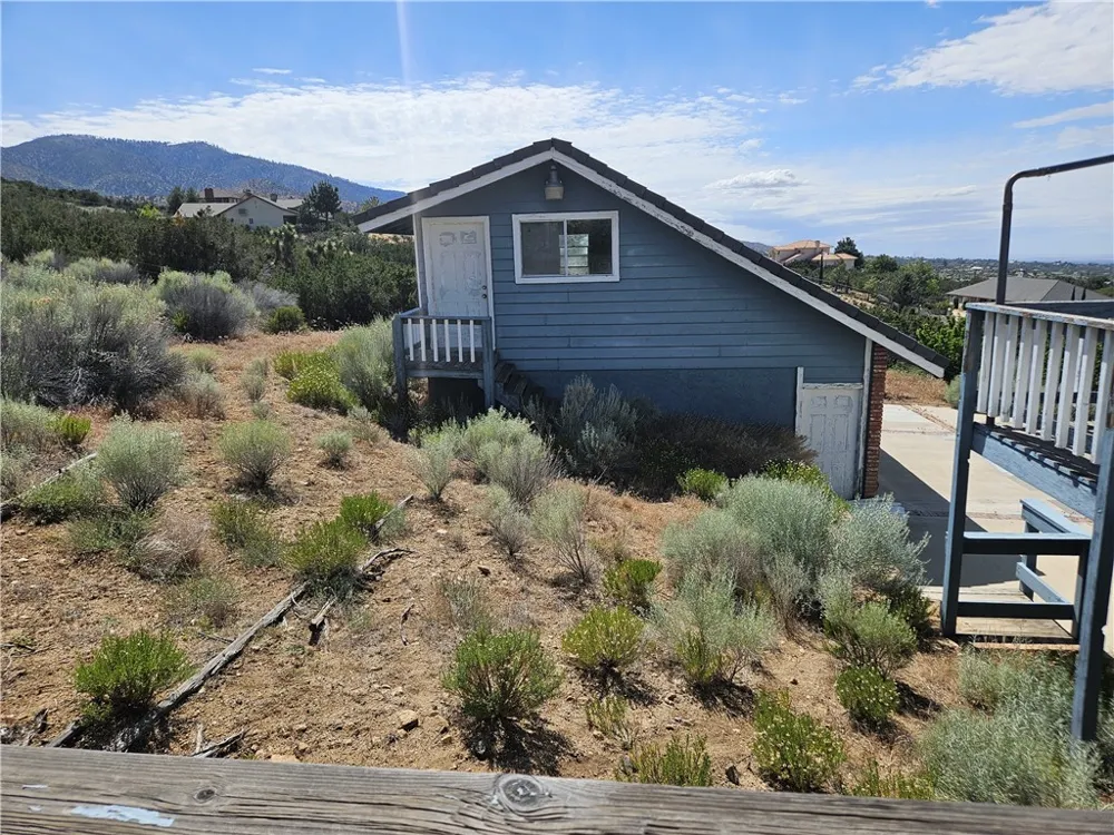 2831 Cygnet Pinon Hills, CA 92372